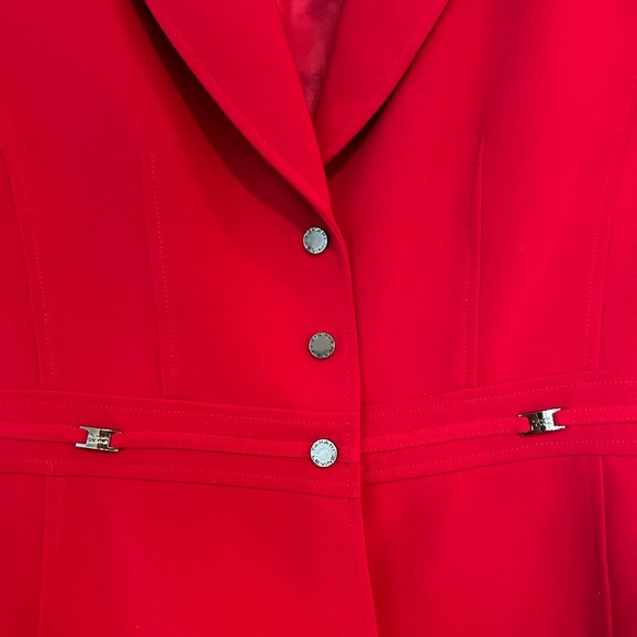 Tahari beautiful deep red women’s blazer jacket. flattering cut-style - size 8 - Picture 11 of 14